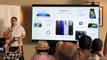 Durabilitasnya pun dirancang sangat tangguh. Layarnya diproteksi oleh lapisan kaca Corning Gorilla Glass Victus dan bodi yang mengantongi sertifikasi IP64 untuk ketahanan terhadap debu dan cipratan air. Foto: detikINET/Anggoro Suryo Jati