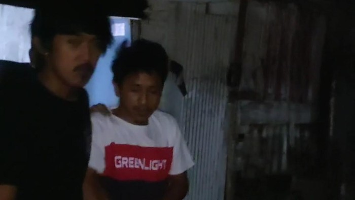 Polisi menangkap pria berinisial PS alias C (34) usai diduga membawa kabur mobil milik bosnya, Muhammad Hamka HS (40) di Kabupaten Bantaeng.