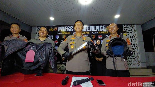 Polisi tangkap pembacok lansia di Garut Polisi tangkap pembacok lansia di Garut