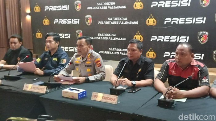 Polrestabes Palembang rilis penerapan tersangka pengeroyokan pelajar di Palembang