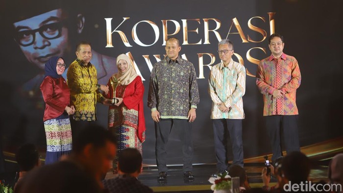 Prof. Dr. Dawam Raharjo, S.E.