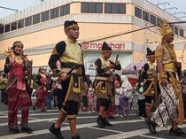 Momen Seru Ribuan Warga Klaten Tumplek Blek Nikmati Karnaval Pembangunan