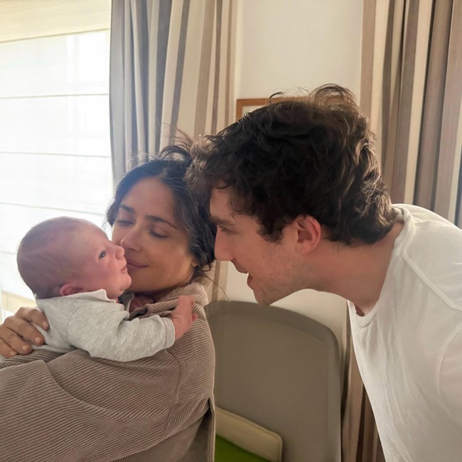 Congrats! Salma Hayek Jadi Nenek
