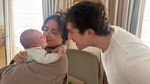 Congrats! Salma Hayek Jadi Nenek