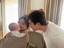 Congrats! Salma Hayek Jadi Nenek