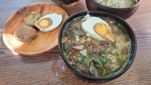 Soto bathok yang tengah viral di Mataram, Kamis (20/8/2026). (Nathea Citra/detikBali)