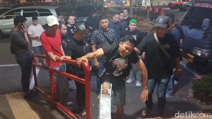 Tampang pelaku begal sadis di Kertapati Palembang saat diamankan di Polrestabes Palembang