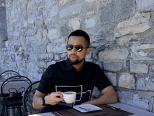 Teuku Wisnu Tekuni Bisnis Kuliner, Jualan Strudel hingga Masakan Rumah!