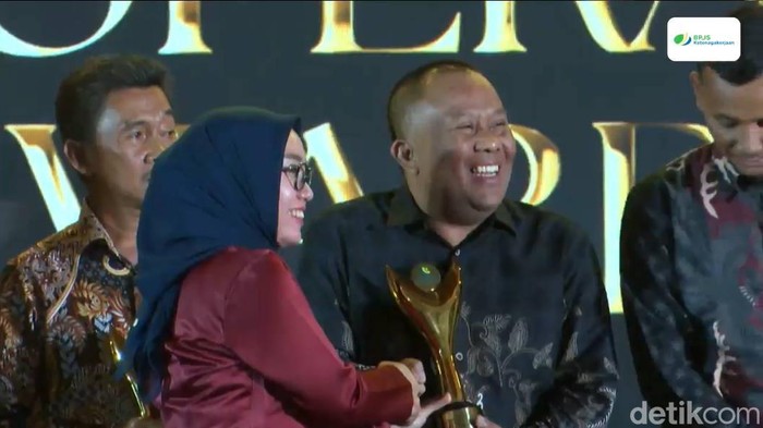 Toto, S.Pd.I, Ketua Koperasi Produsen KSU Tandangsari Kabupaten Sumedang, Provinsi Jawa Barat, ditetapkan sebagai penerima penghargaan Koperasi Awards 2026 kategori Bakti Koperasi Makarti Guna Swasembada.