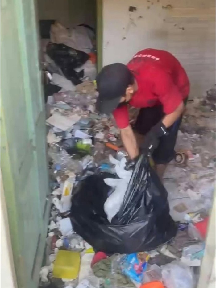 Penampakan kamar kos yang penuh sampah ditinggal penghuninya di Condongcatur, Sleman. Foto diunggah Kamis (20/8/2026).