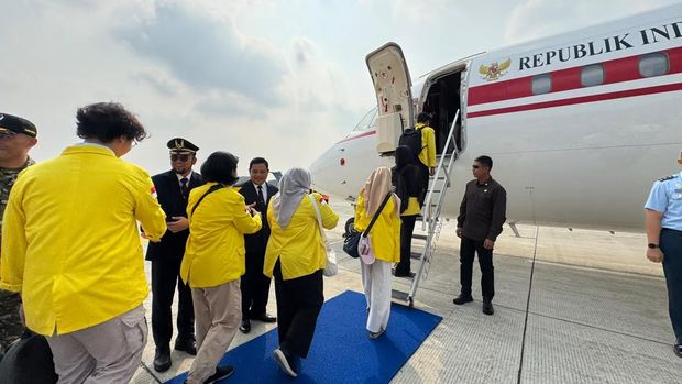 Wakil Presiden (Wapres) Gibran Rakabuming bersama perwakilan mahasiswa Fakultas Psikologi Universitas Indonesia bertolak menuju Provinsi Nusa Tenggara Timur (NTT), Kamis (20/08/2026). Foto Setwapres