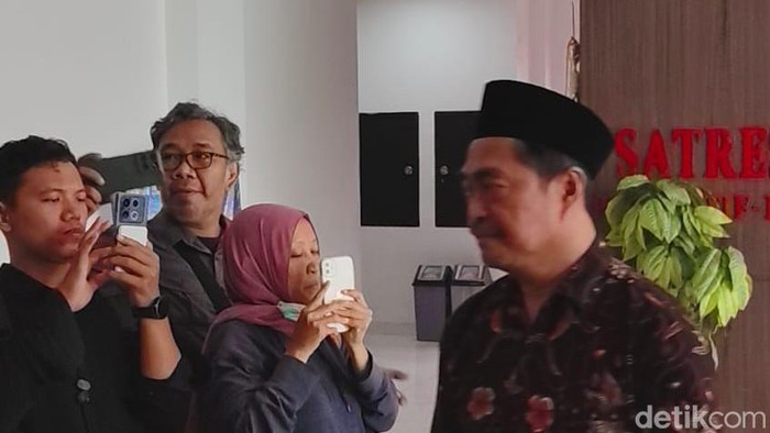 Wakil Rektor Bidang Akademik Unsoed, Prof Dr Ir Noor Farid saat berada di Gedung Sat Reskrim Polresta Banyumas, Kamis (20/8/2026).