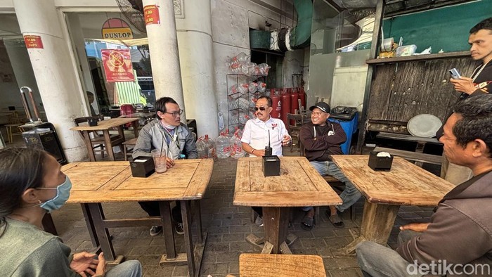 Wawali Armuji memediasi ojol YGL yang diduga mendapat pelecehan oleh jukir di Jalan Kacapiring.