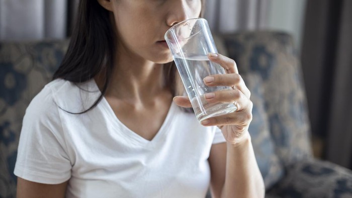 Ilustrasi  Wanita Cuma Minum Air 2 Minggu hingga Alami Kerusakan Otak