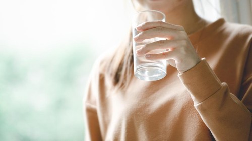 Ilustrasi  Wanita Cuma Minum Air 2 Minggu hingga Alami Kerusakan Otak