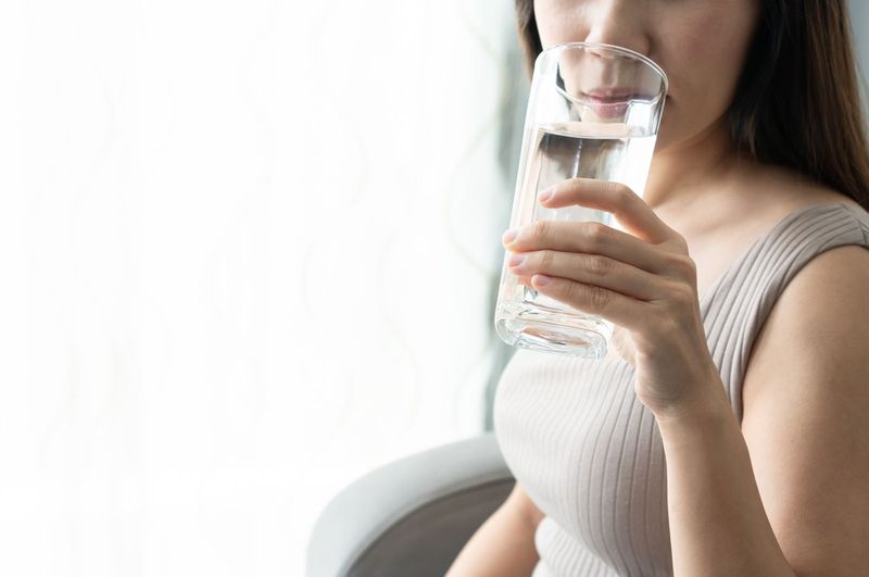 Ilustrasi  Wanita Cuma Minum Air 2 Minggu hingga Alami Kerusakan Otak