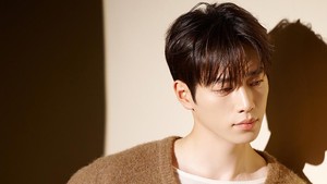 Seo Kang Jun, yang kini sedang eksis lewat drakor KBS2 A Love Other Than Yours, menyabet posisi #2. (Foto: Instagram @manofcreation_official)