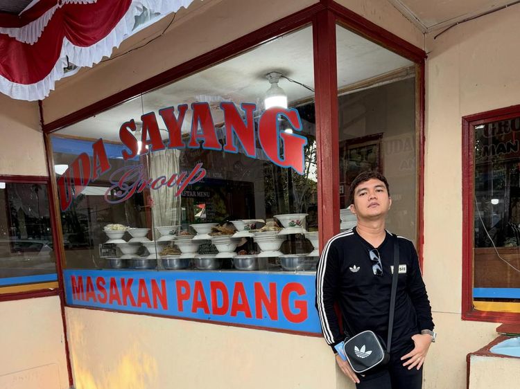 Burgernya Viral, Aldi Taher Kini Punya Bisnis Kopi dan Restoran Padang