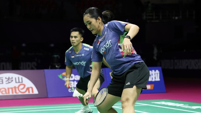 Amri Syahnawi/Nita Violina Marwah tak mau berhenti di medali perunggu setelah memastikan tiket semifinal Kejuaraan Dunia 2026. Mereka membidik hasil yang lebih tinggi.
