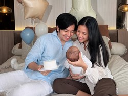 Angga Yunanda-Shenina Pemotretan Nuansa Earth Tone Rayakan 1 Bulan Baby Segara
