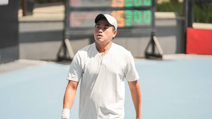 Anthony Susanto lolos dari fase grup UTR PTT Mens World Tennis Championship dengan hasil sempurna.