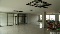 Selain menjadi pusat literasi, perpustakaan ini juga diarahkan sebagai ruang publik dan pusat kreativitas warga yang dapat digunakan untuk bekerja maupun kegiatan komunitas. 