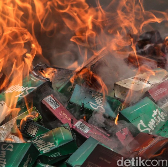 Bea Cukai Musnahkan 41 Juta Batang Rokok dan Miras Ilegal