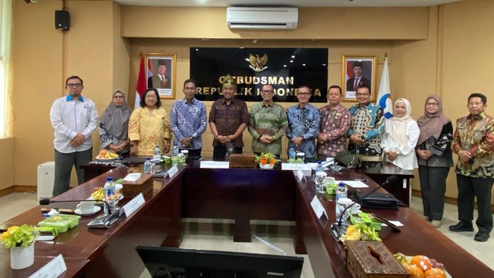 Bupati OKU Teddy Meilwansyah melakukan penandatanganan Nota Kesepakatan (MoU) dengan Ombudsman RI