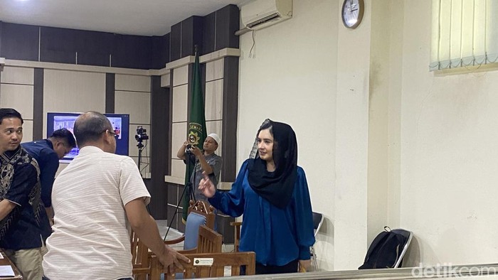 Bupati Pekalongan nonaktif Fadia Arafiq di Pengadilan Tipikor Semarang, Kecamatan Semarang Barat, Kota Semarang, Jumat (21/8/2026).