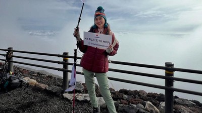 Top! Desy Genoveva Sukses Daki Gunung Fuji Meski Pemula