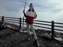 Top! Desy Genoveva Sukses Daki Gunung Fuji Meski Pemula