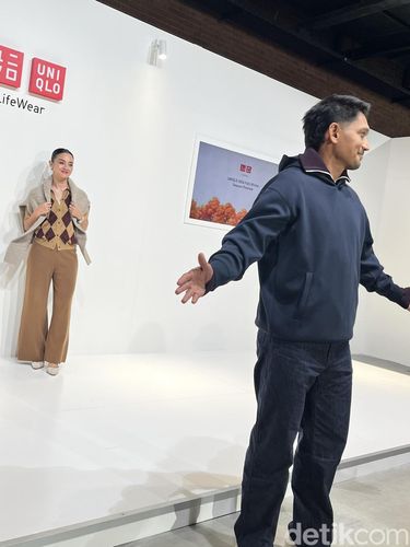 Eksplorasi gaya layering, outer, dan denim ala Ririn Ekawati, David John Schaap, Ibnu Jamil, dan Tantri Namirah untuk tampilan harian yang modis nan nyaman.