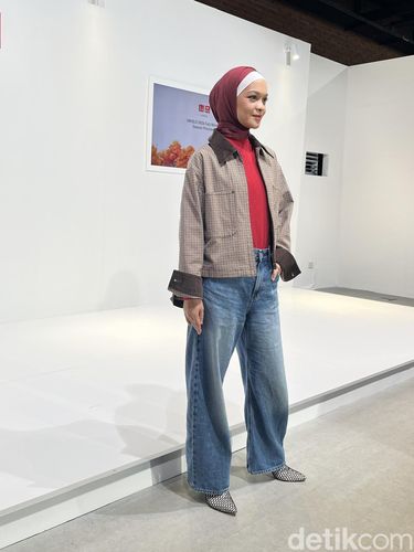 Eksplorasi gaya layering, outer, dan denim ala Ririn Ekawati, David John Schaap, Ibnu Jamil, dan Tantri Namirah untuk tampilan harian yang modis nan nyaman. Eksplorasi gaya layering, outer, dan denim ala Ririn Ekawati, David John Schaap, Ibnu Jamil, dan Tantri Namirah untuk tampilan harian yang modis nan nyaman.