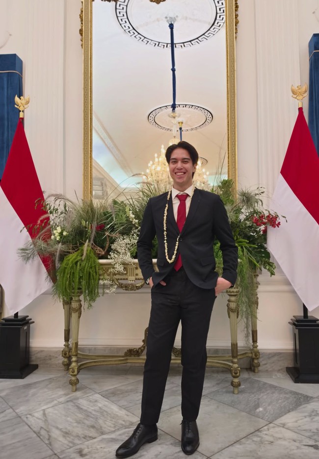 Tampaknya foto El dengan tubuh yang lebih berisi itu hanya merupakan sebuah editan. Setelahnya suami Syifa itu kembali mengunggah foto yang memperlihatkan penampilan tubuhnya yang sudah kembali seperti semula. Foto: Instagram/@elelrumi