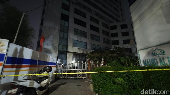 Gedung Bapenda DKI pukul 21.55 WIB, Jumat (21/8/2026). (Taufiq/detikcom)