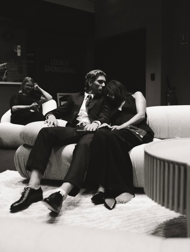 Mika Godts perdana memamerkan istrinya setelah direkrut PSG dari Ajax dengan nilai transfer 45 juta euro (Rp 927 miliaran). Saat penyambutannya, ia datang bersama wanita bernama Haifa itu.Foto: Instagram @izyg.haifa