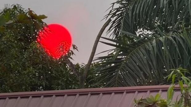 Heboh Matahari Merah Pekat di Palangka Raya