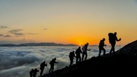 Keren! Kakek 102 Tahun di Jepang Sukses Taklukkan Gunung Fuji