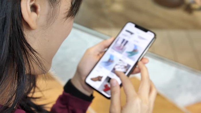 Ilustrasi pengguna smartphone