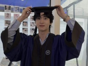 15 Tahun Kuliah, Aktor Jang Dong Yoon Akhirnya Jadi Sarjana di Usia 34