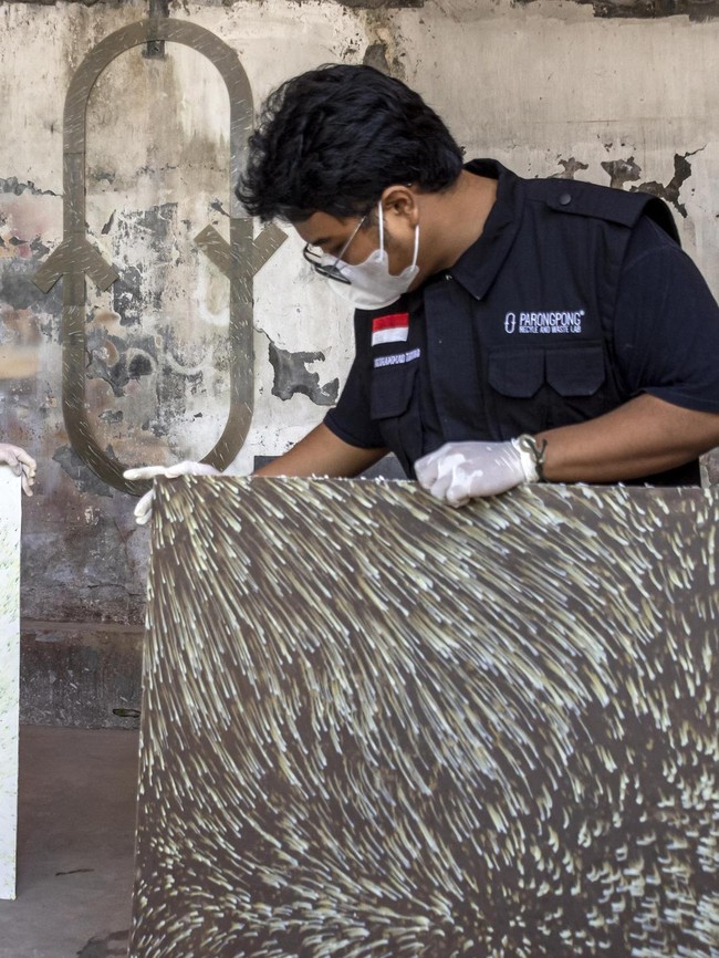 Jaring Ikan Bekas Disulap Jadi Panel hingga Peralatan Rumah