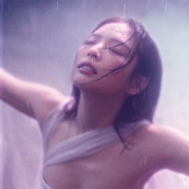 Potret Jennie Sang Malaikat yang Jatuh dari Langit