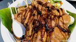 Yummy! Cicip Sate Jando dan Rujak Buni Viral di Kampoeng Tempo Doloe