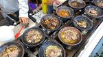 Yummy! Cicip Sate Jando dan Rujak Buni Viral di Kampoeng Tempo Doloe