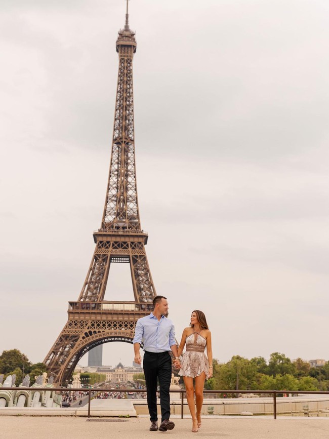 Romantis nan Mewah! Momen John Terry Ajak Istri Liburan ke Paris
