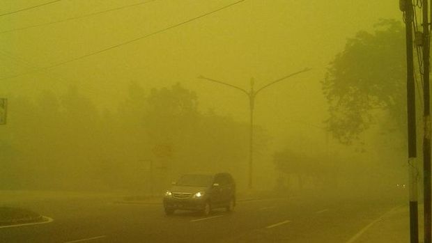 Kabut asap di Palangkaraya Sabtu (26/9) Foto: Wulan/pembaca detikcom Kabut asap di Palangkaraya Sabtu (26/9/2015) Foto: Wulan/pembaca detikcom