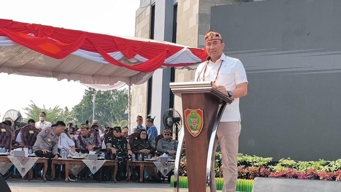 Kepala BNN Komjen Suyudi Ario Seto saat menghadiri Deklarasi Akbar Perang Melawan Narkoba bersama Gerakan Dayak Anti Narkoba (GDAN) di Bundaran Besar Talawang, Palangka Raya, Kamis (20/8/2026).