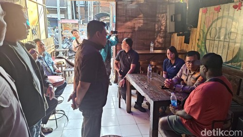Kepolisian mendatangi TKP pengeroyokan di Kuta, Kabupaten Badung.