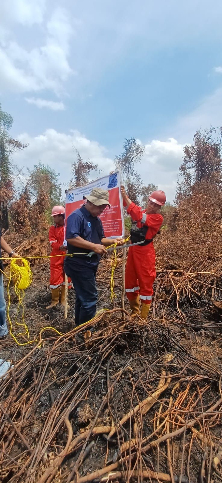 KLH/BPLH Lakukan Penyegelan di Konsesi PT Bintang Harapan Palma. (dok. Kementerian Lingkungan Hidup) KLH/BPLH Lakukan Penyegelan di Konsesi PT Bintang Harapan Palma. (dok. Kementerian Lingkungan Hidup)