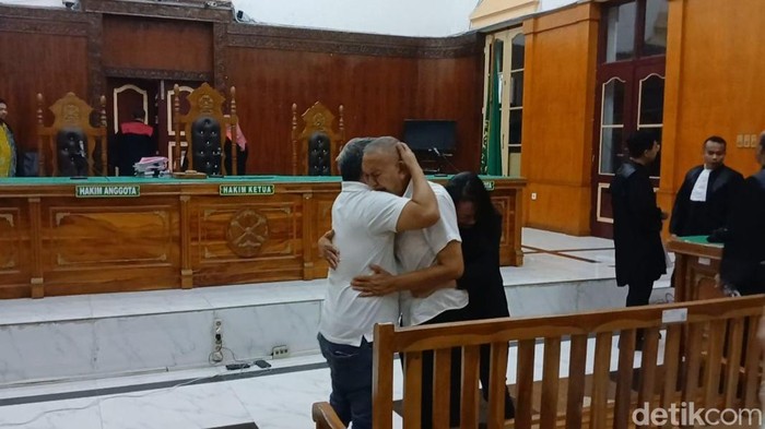 Sidang putusan bebas kasus smartboard di ruang Tipikor, Pengadilan Negeri Medan, Kamis (20/8/2026) malam
